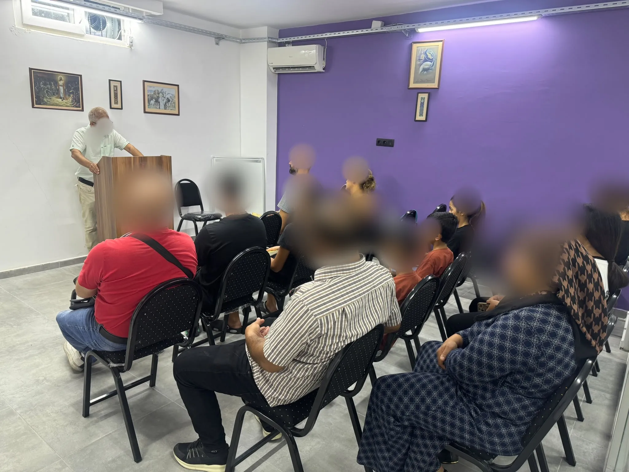 A Bible teaching at Adana İncil Kilisesi